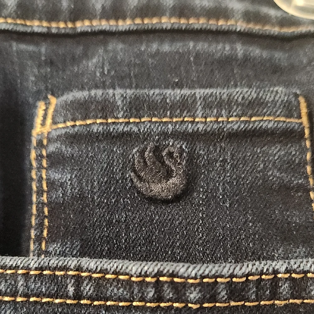 Gloria Vanderbilt Dark Blue Straight Leg Jeans - Picture 2 of 5